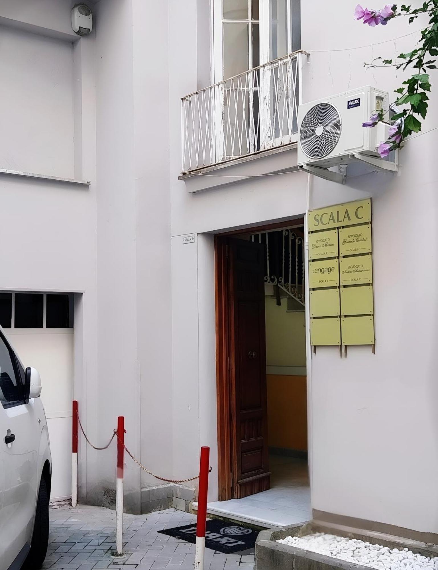 Casa Vacanza La Maison De Losyram Art ซาแลร์โน ภายนอก รูปภาพ
