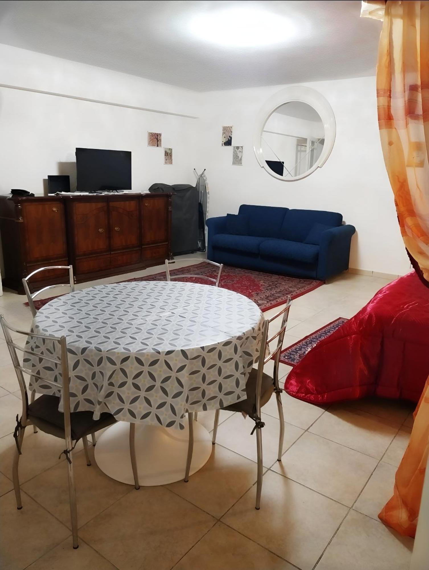Casa Vacanza La Maison De Losyram Art ซาแลร์โน ภายนอก รูปภาพ